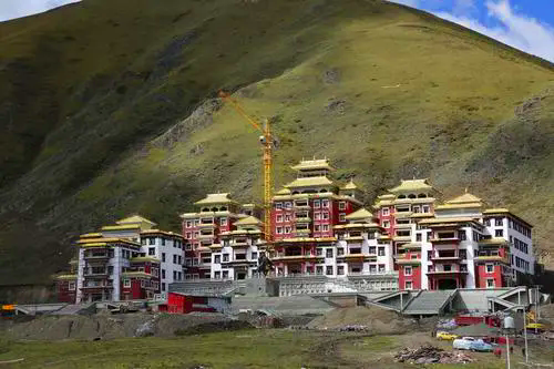 king gesar tibetan-chinese cultural exchange center completed at aqing temple in banma county, qinghai province.png